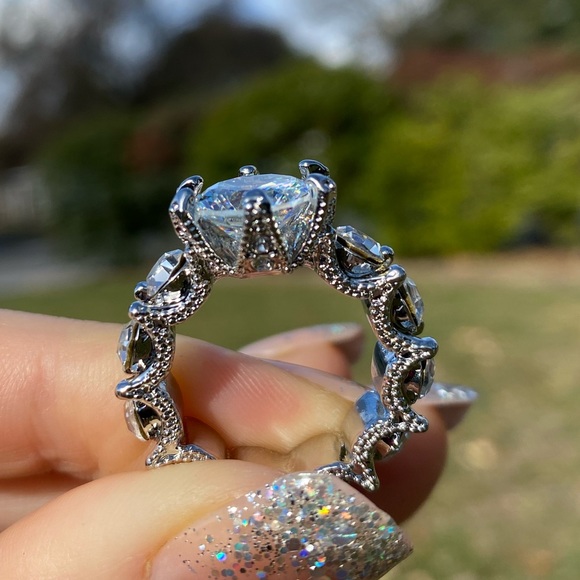 New Gorgeous Silver Ring - Picture 5 of 12